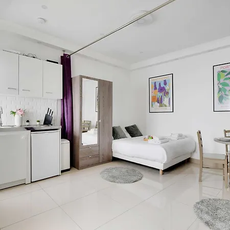 Charming For 2 - Near Voltaire & 11th Arr Town Hall, Apartmán Paříž