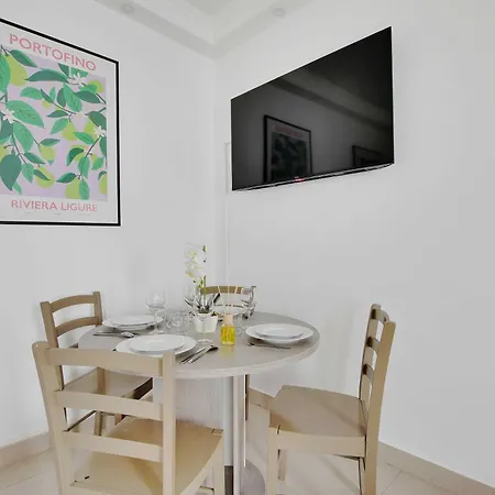 Charming For 2 - Near Voltaire & 11th Arr Town Hall, Appartement